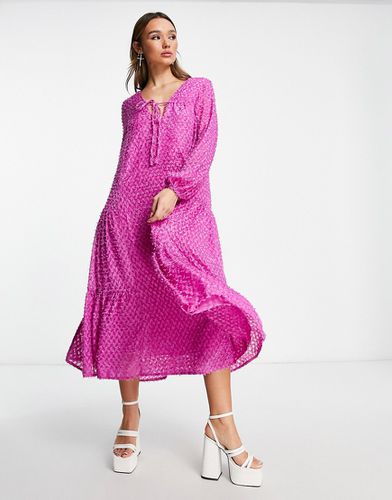 Robe trapèze longue style années 70 en tissu texturé duveteux à manches longues - vif - Asos Design - Modalova