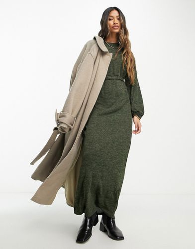 Robe à manches longues ceinturée en tissu brossé ultra doux - Kaki - Asos Design - Modalova