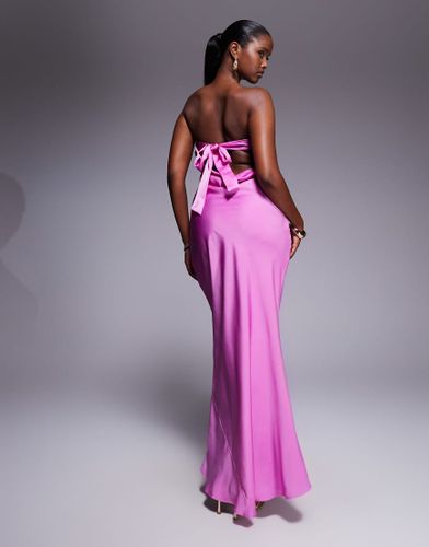 Robe bandeau longue coupe trapze en satin avec naud dans le dos - Lilas - Asos Design - Modalova