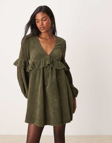 Robe babydoll courte à volants en velours côtelé - Olive foncé - Asos Design - Modalova