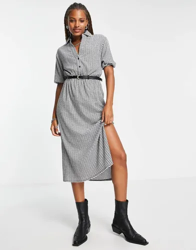 Robe chemise mi-longue à manches courtes avec ceinture - Carreaux monochromes - Asos Design - Modalova