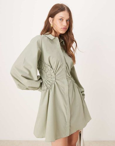 Robe chemise courte avec empiècements froncés sur les côtés - Kaki - Asos Design - Modalova