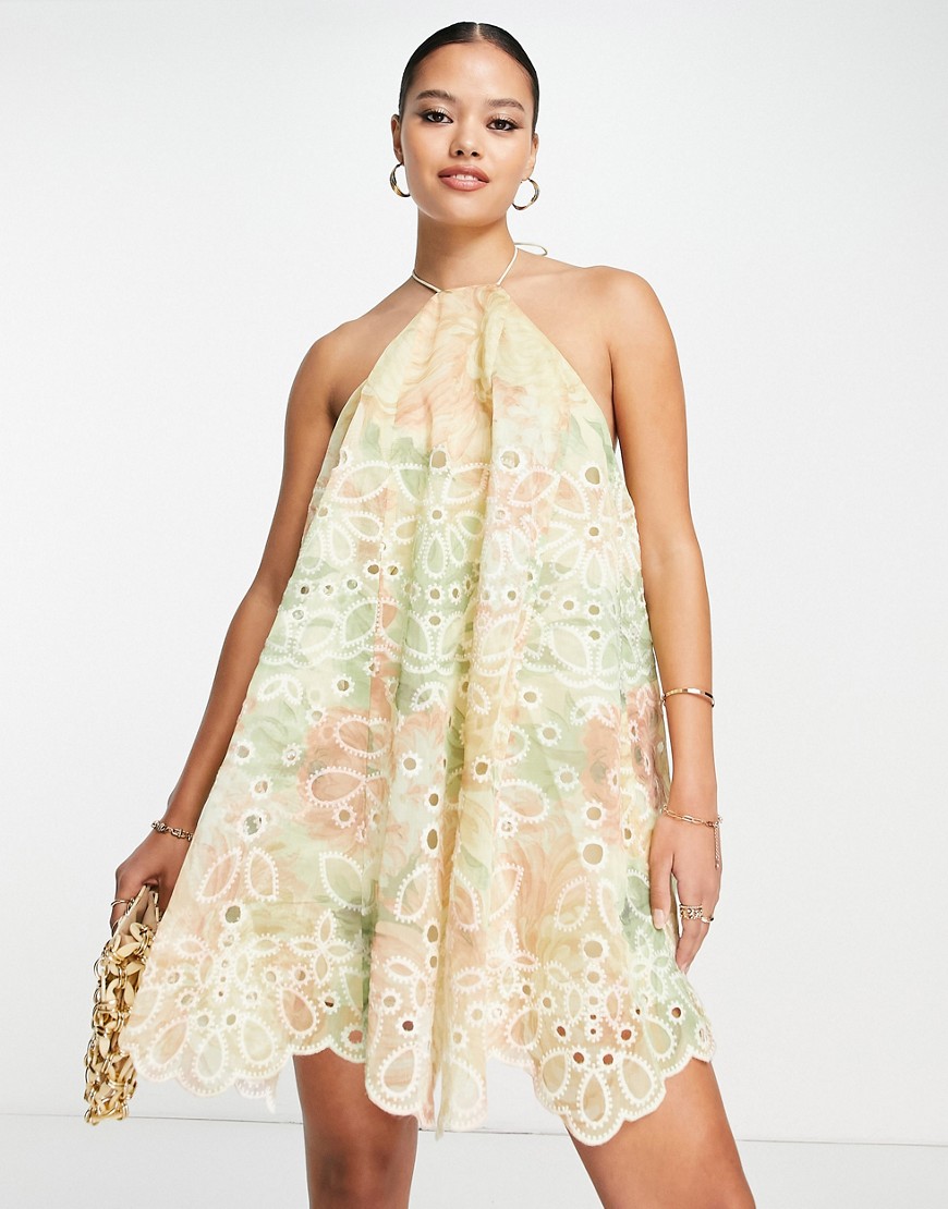 Robe courte dos nu à fleurs style aquarelle en broderie anglaise - Asos Design - Modalova