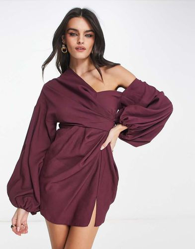 Robe courte drapée à épaules dénudées et manches bouffantes - Lie-de-vin - Asos Design - Modalova