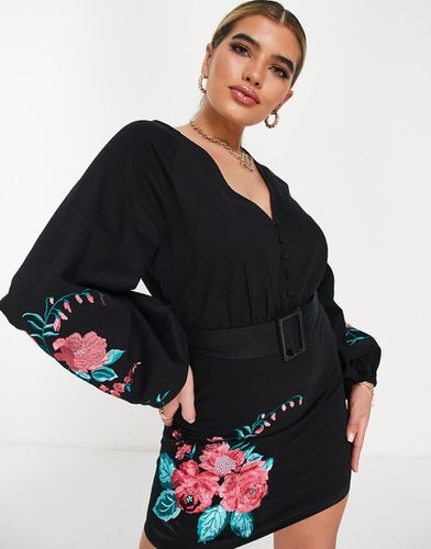 Robe courte en sergé à ceinture et broderie florale colorée - Asos Design - Modalova