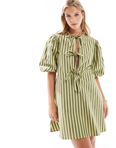 Robe courte en popeline rayée avec lien noué à l'avant - Vert - Asos Design - Modalova