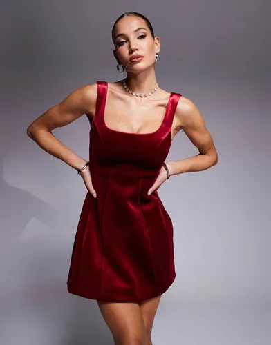 Robe courte en velours avec encolure carrée et surpiqûres - Bordeaux - Asos Design - Modalova