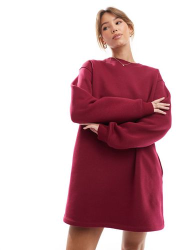 Robe courte oversize en molleton - Bordeaux - Asos Design - Modalova