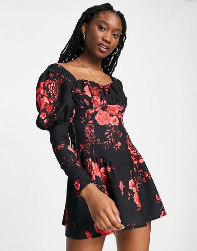 Robe courte virevoltante à manches longues avec buste froncé et imprimé floral - Rouge - Asos Design - Modalova