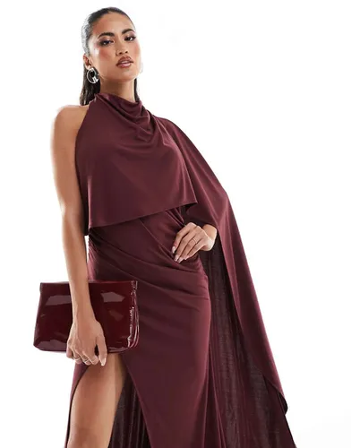 Robe de gala asymétrique et longue effet cape avec traîne - Bordeaux - Asos Design - Modalova