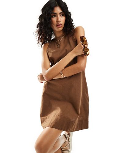 Robe d'été courte et virevoltante en lin avec col montant - Chocolat - Asos Design - Modalova