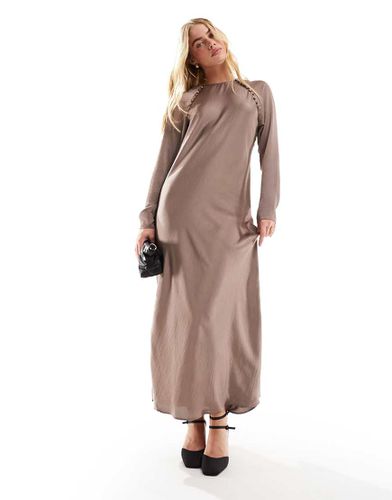 Robe longue coupée en biais en satin avec boutons - Moka - Asos Design - Modalova