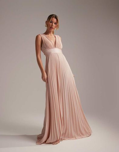 Robe longue de demoiselle d'honneur à bretelles fines avec jupe plissée et bande en satin sur la taille - doux - Asos Design - Modalova