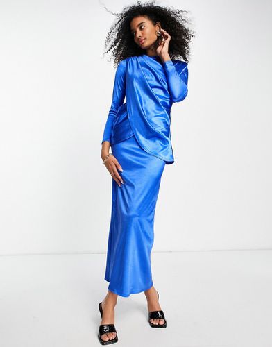 Robe longue drapée en satin à manches longues et épaulettes - Bleu de cobalt - Asos Design - Modalova
