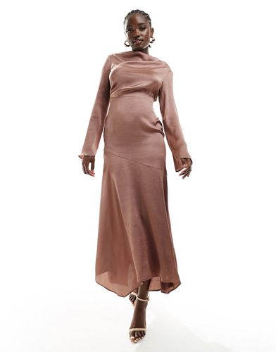 Robe longue en satin à col montant et ourlet asymétrique - Chocolat - Asos Design - Modalova