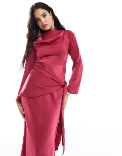 Robe longue en satin à manches longues et détail superposé à la taille - baie - Asos Design - Modalova