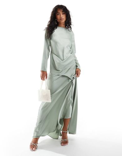 Robe longue en satin avec superposition - sauge - Asos Design - Modalova