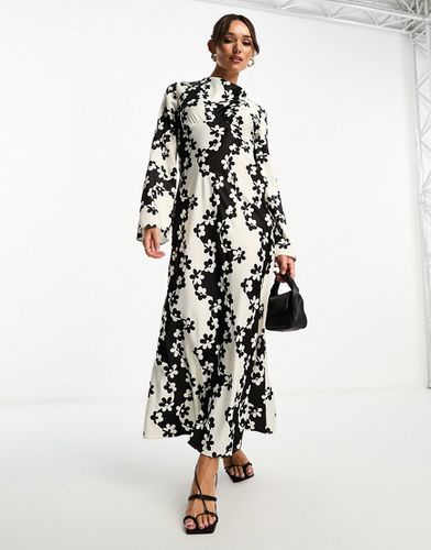 Robe longue en satin imprimé fleurs à col bénitier - Noir et blanc - Asos Design - Modalova