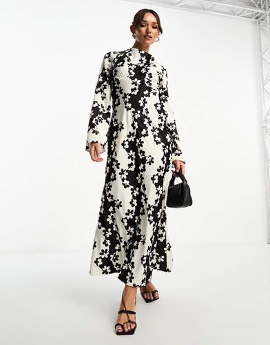 Robe longue en satin imprimé fleurs à col bénitier - Noir et blanc - Asos Design - Modalova