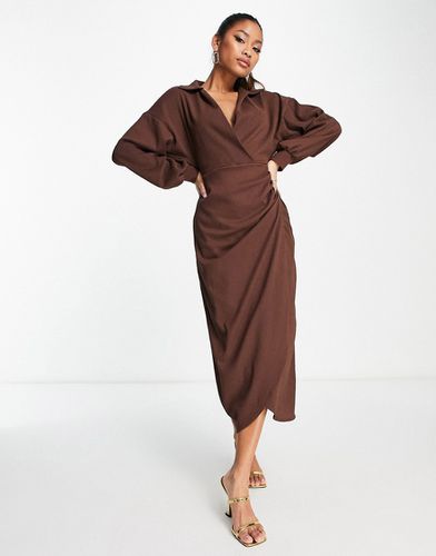 Robe mi-longue cache-caur texturée avec col - Asos Design - Modalova