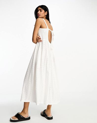 Robe mi-longue à bretelles fines en maille et broderie anglaise - Asos Design - Modalova