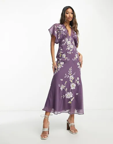 Robe mi-longue à fleurs brodées et manches chauve-souris - Asos Design - Modalova