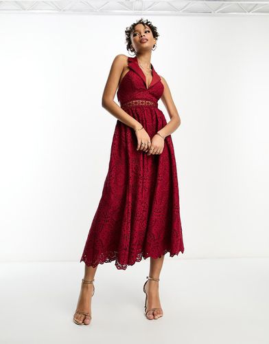 Robe mi-longue en dentelle avec col et dos ouvert - Lie-de-vin - Asos Design - Modalova