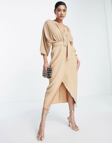 Robe mi-longue en tissu mélangé à jupe portefeuille et ceinture - Camel - Asos Design - Modalova