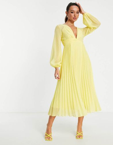 Robe mi-longue plissée en plumetis effet torsadé sur le devant - Asos Design - Modalova