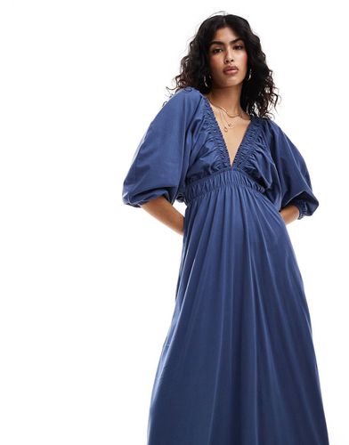 Robe rétro mi-longue à décolleté plongeant avec liens élastiques et taille froncée - Bleu indigo - Asos Design - Modalova