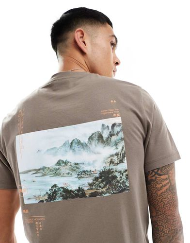 T-shirt à imprimé paysage au dos - Asos Design - Modalova