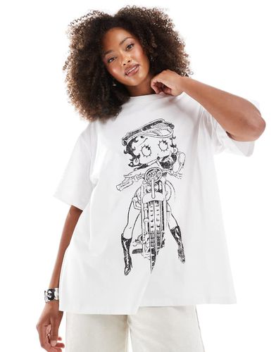 T-shirt coupe boyfriend avec imprimé Betty Boop sur une moto sous licence - Asos Design - Modalova