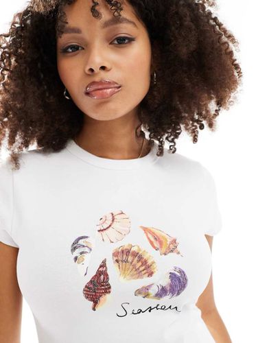 T-shirt effet rétréci à imprimé coquillages - Asos Design - Modalova