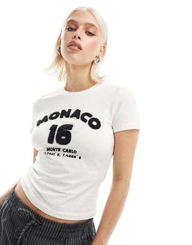 T-shirt effet rétréci avec imprimé Monaco en chenille - Crème - Asos Design - Modalova