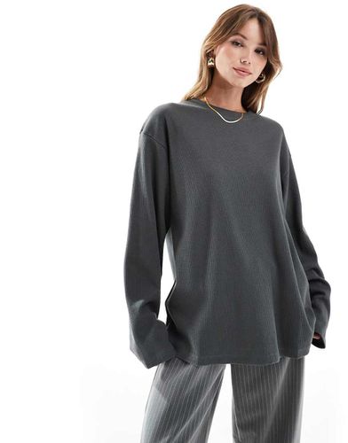 T-shirt oversize à manches longues en tissu gaufré - Anthracite - Asos Design - Modalova