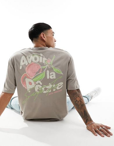T-shirt oversize avec imprimé pêche au dos - Marron - Asos Design - Modalova