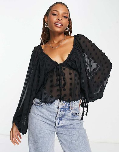 Top manches longues en tissu façonné avec liens noués à l'encolure et ourlet à basque - Asos Design - Modalova