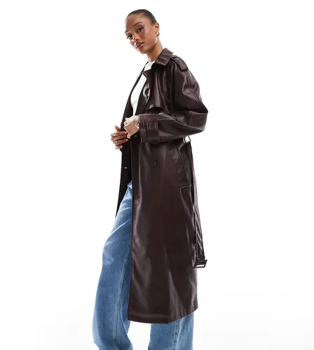 ASOS DESIGN Tall - Trench-coat imitation cuir - Bordeaux - Asos Tall - Modalova