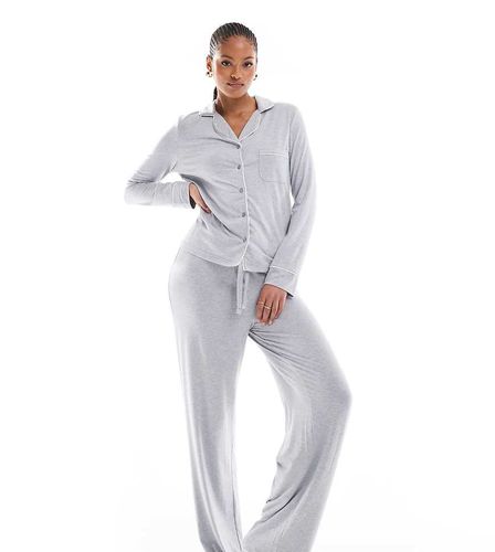 ASOS DESIGN Tall - Ensemble de pyjama ultra doux avec pantalon et chemise à manches longues et passepoils contrastants - Gris chiné - Asos Tall - Modalova