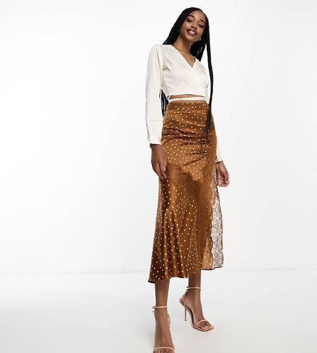 ASOS DESIGN Tall - Jupe nuisette mi-longue en satin à empiècements en dentelle - Rouille à pois - Asos Tall - Modalova