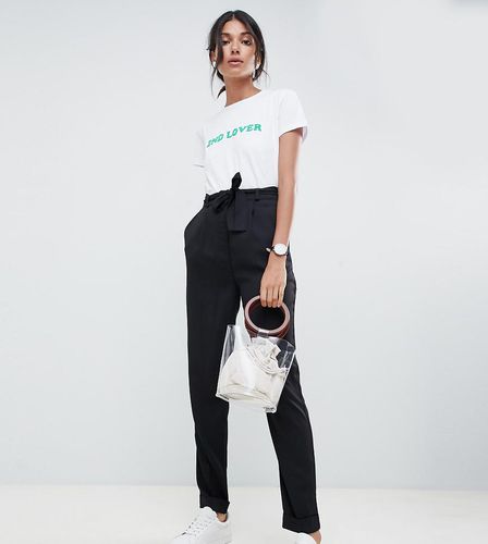 ASOS DESIGN Tall - Pantalon carotte tissé avec ceinture obi - Asos Tall - Modalova