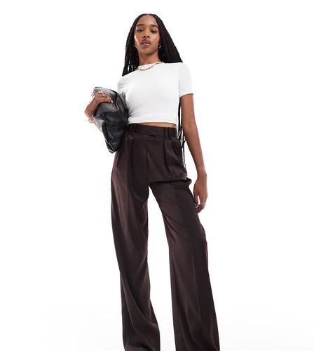 ASOS DESIGN Tall - Pantalon de tailleur ample en satin - Chocolat - Asos Tall - Modalova