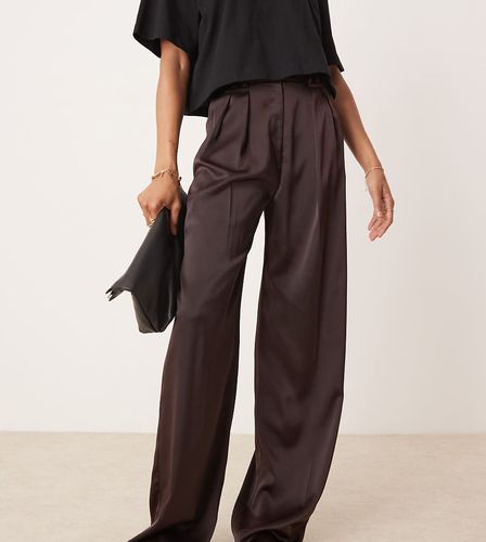 ASOS DESIGN Tall - Pantalon de tailleur ample en satin - Chocolat - Asos Tall - Modalova