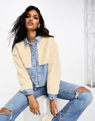 Veste en jean avec détail en imitation peau de mouton - délavé - Asos Design - Modalova