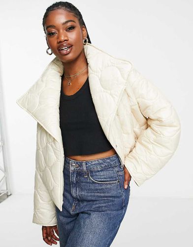 Veste matelassée courte à motif oignon - Crème - Asos Design - Modalova