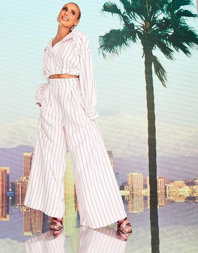 X MILLIE - Pantalon large noué à la taille - Rayures roses - Asos Design - Modalova
