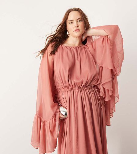 Curve - Robe longue en mousseline avec manches oversize et volants au dos - Rose sombre - Asos Edition - Modalova