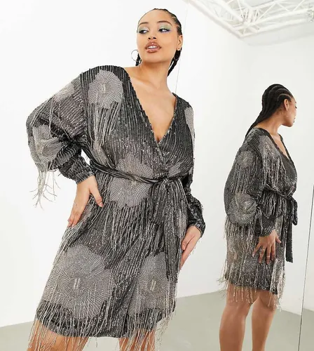 Curve - Robe portefeuille courte avec franges et fleurs à sequins - Anthracite - Asos Edition - Modalova