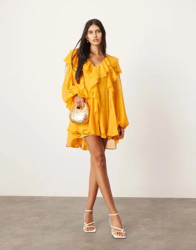 Robe courte en mousseline à volants et bords effilochés - Orange - Asos Edition - Modalova