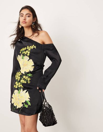 Robe courte satinée à manches longues et épaules dénudées avec broderie fleurs - Asos Edition - Modalova